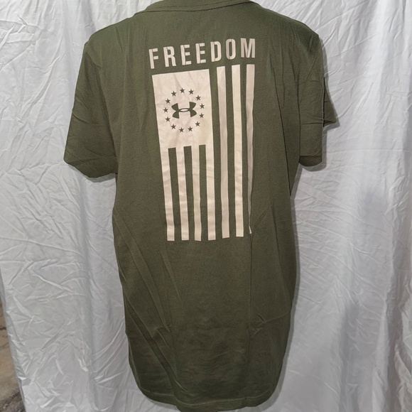 T-Shirt - Picture 3 of 4